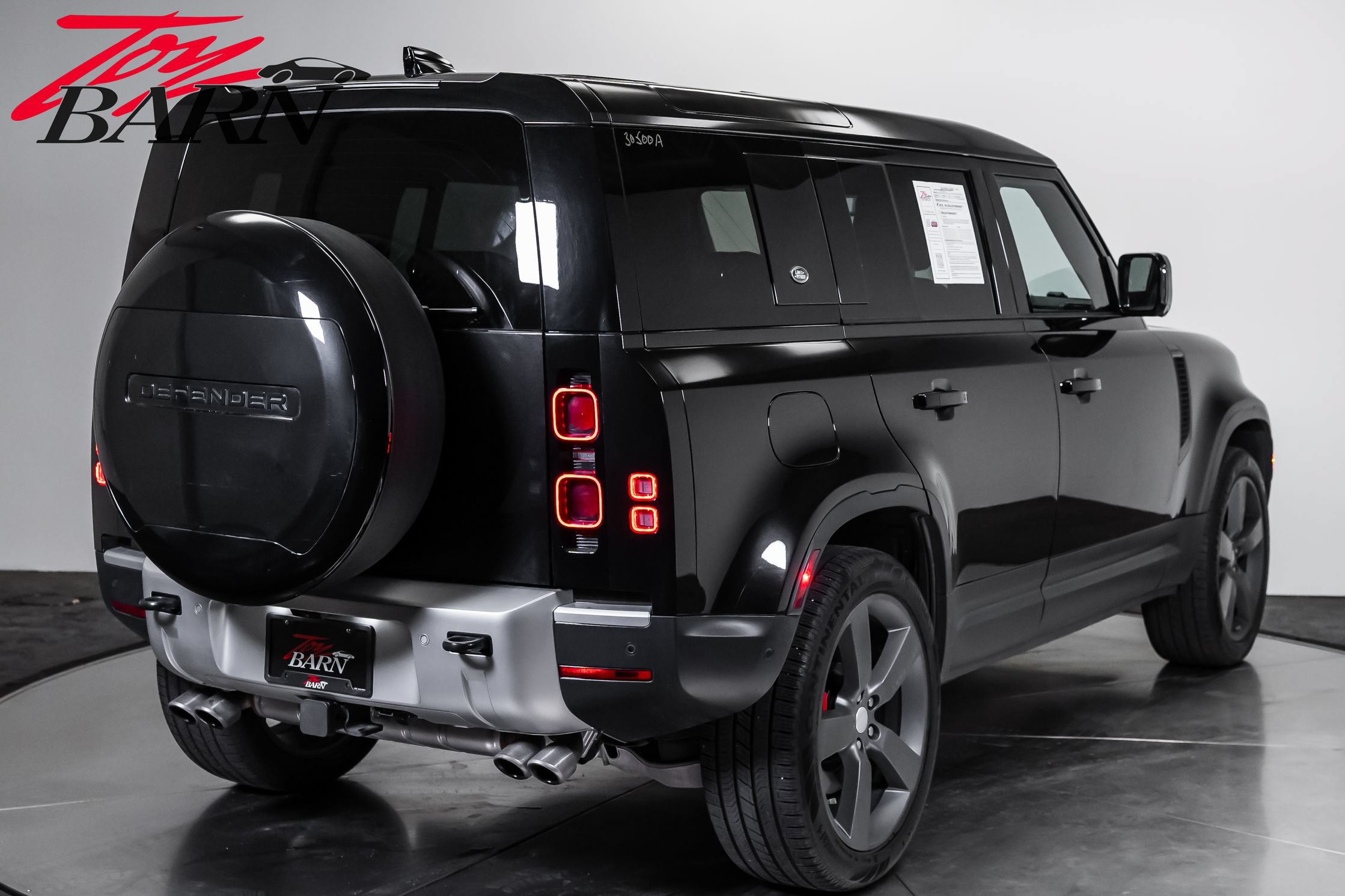 Used 2024 Land Rover Defender 110 SE AWD/4WD image 5