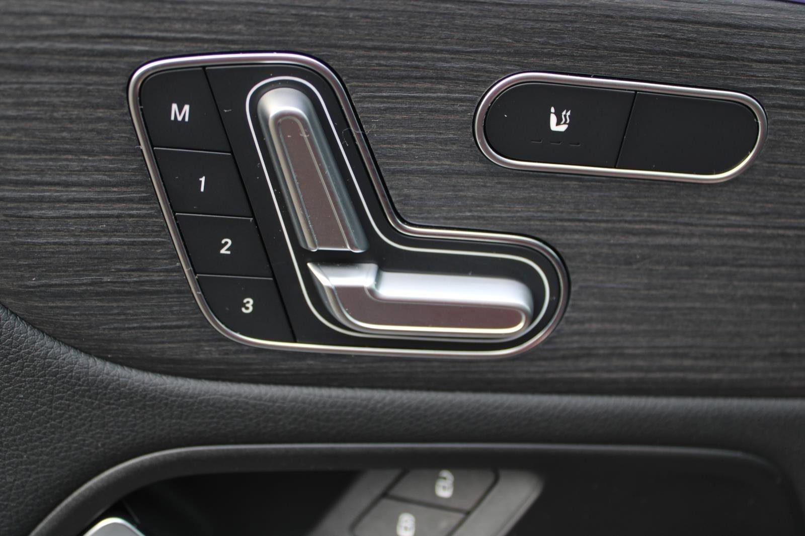 Used 2023 Mercedes-Benz EQB 300 4MATIC image 44