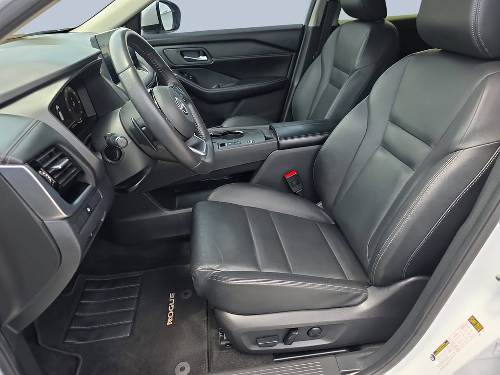 Used 2024 Nissan Rogue SL FWD image 11