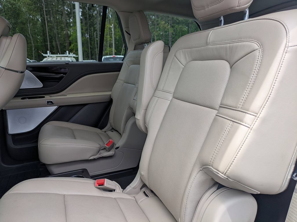 Used 2022 Lincoln Aviator Grand Touring w/ Equipment Group 301A AWD/4WD image 18