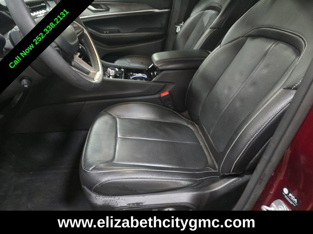 Used 2023 Jeep Grand Cherokee Limited w/ Luxury Tech Group II AWD/4WD image 4