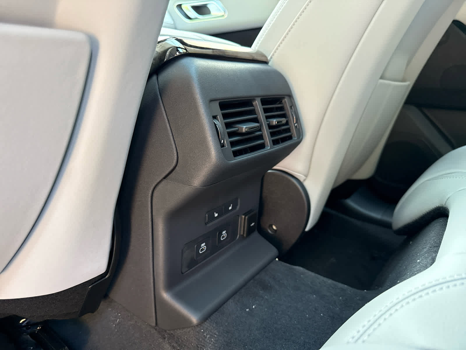 New 2026 Land Rover Range Rover Velar Dynamic SE image 17