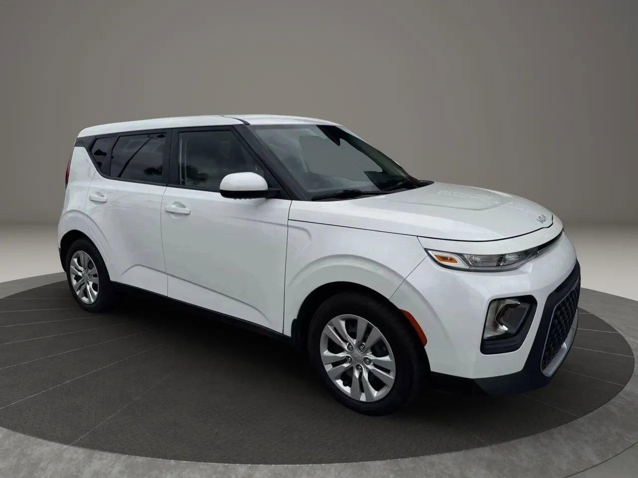 Used 2022 Kia Soul LX image 3