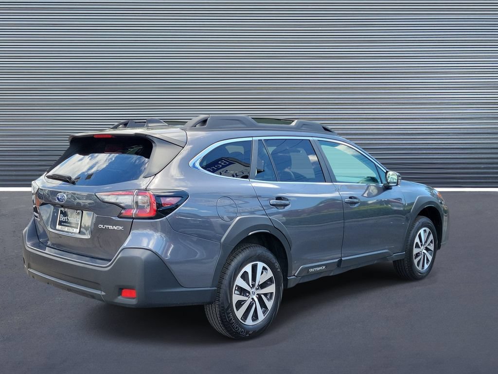 Used 2025 Subaru Outback Premium AWD/4WD image 3