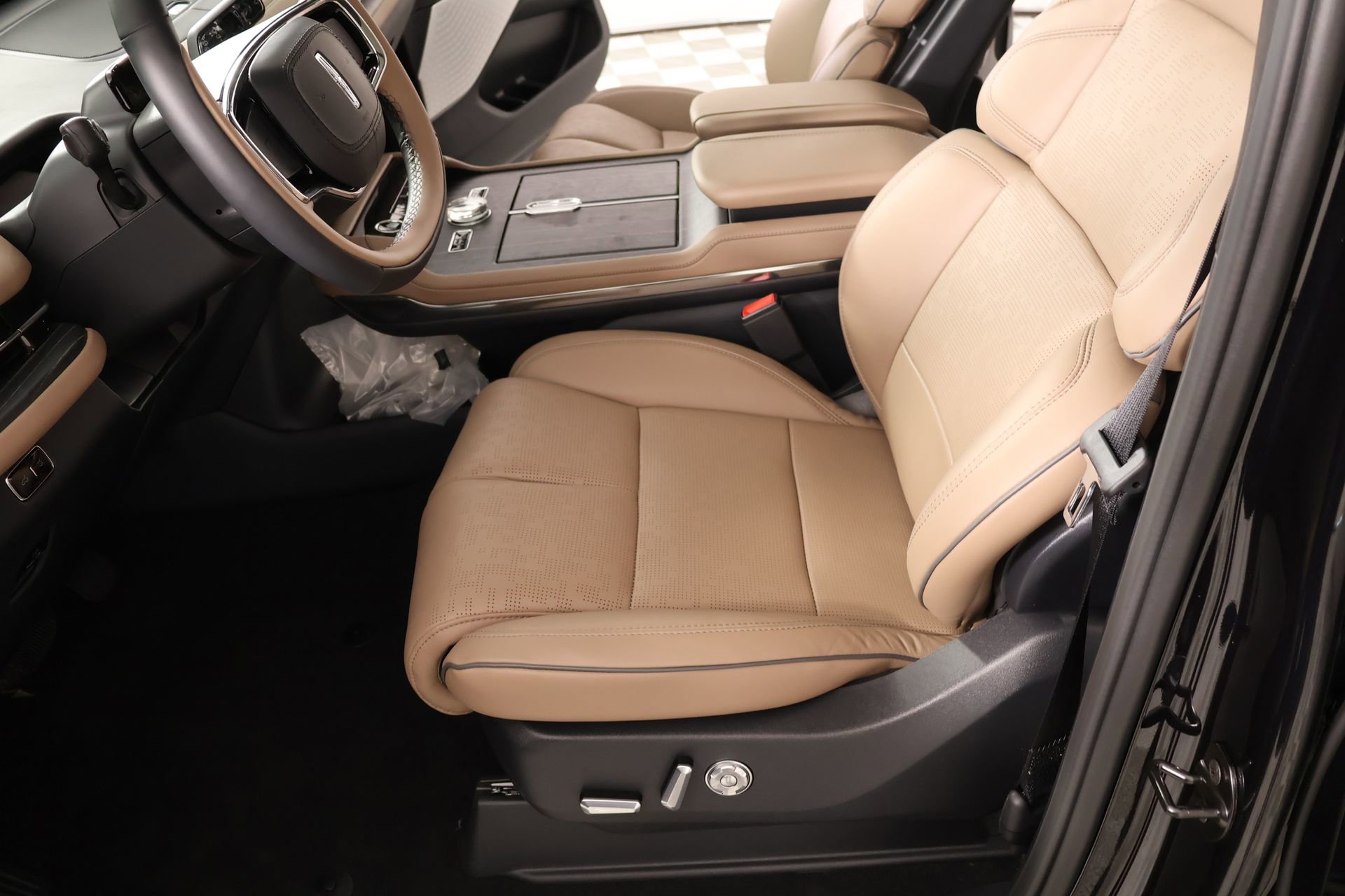 New 2026 Lincoln Navigator L Black Label AWD/4WD image 11