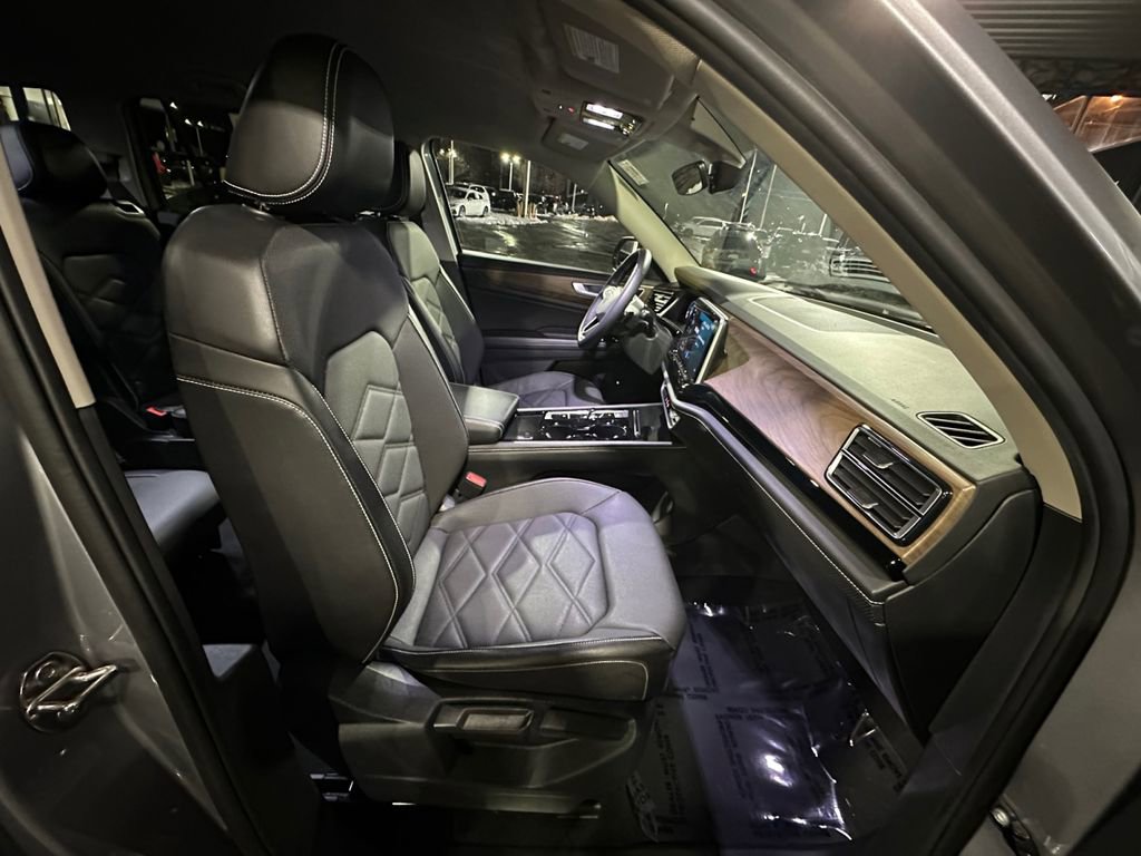 Used 2024 Volkswagen Atlas SE image 25
