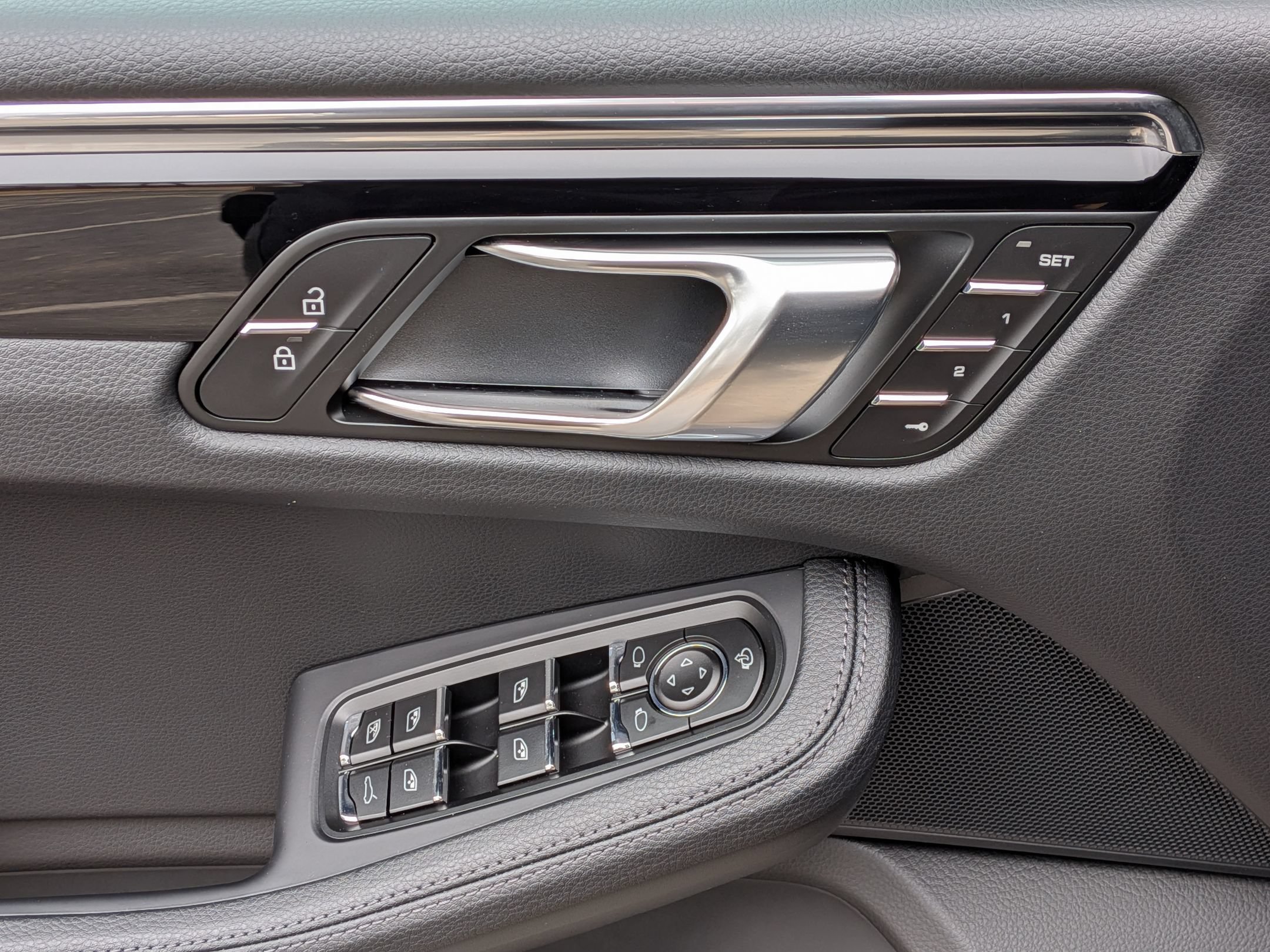 Certified 2026 Porsche Macan AWD/4WD image 23
