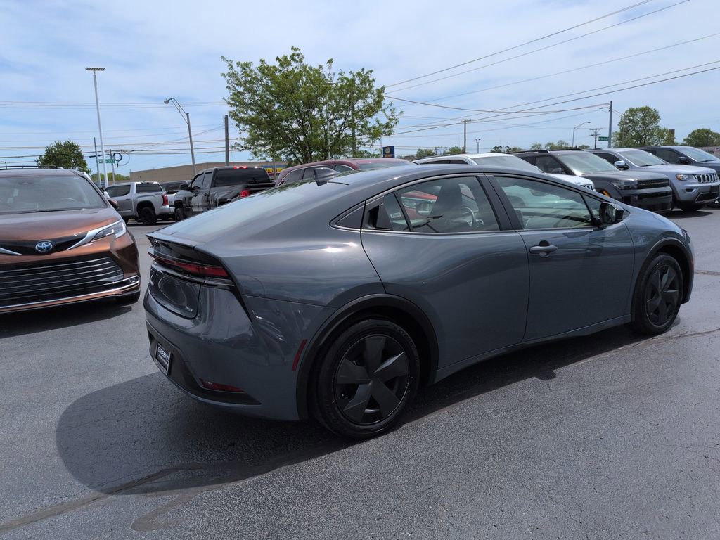 Used 2025 Toyota Prius LE FWD image 5