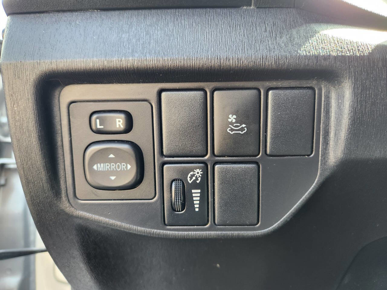 Used 2012 Toyota Prius Four w/ Deluxe Solar Roof Pkg FWD image 21