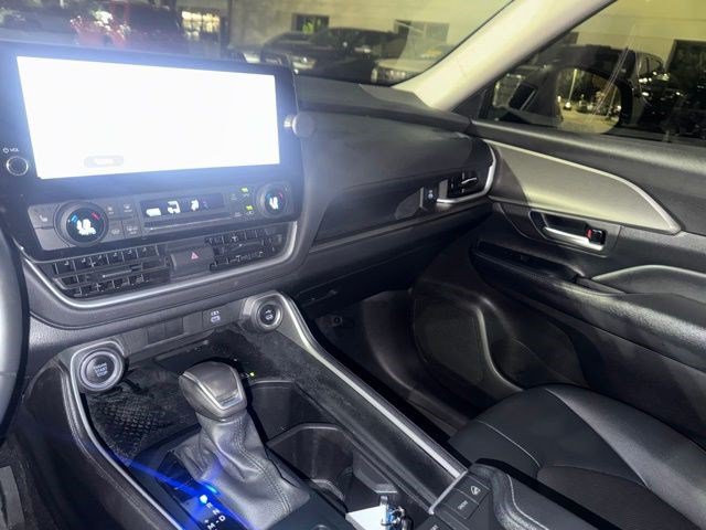 Used 2024 Toyota Grand Highlander AWD image 16