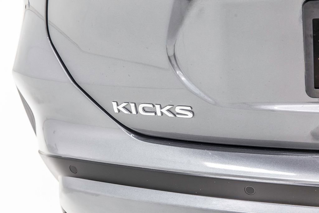 Used 2023 Nissan Kicks SR image 5