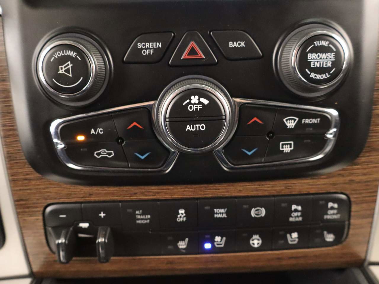 Used 2017 RAM 2500 Laramie AWD/4WD image 11