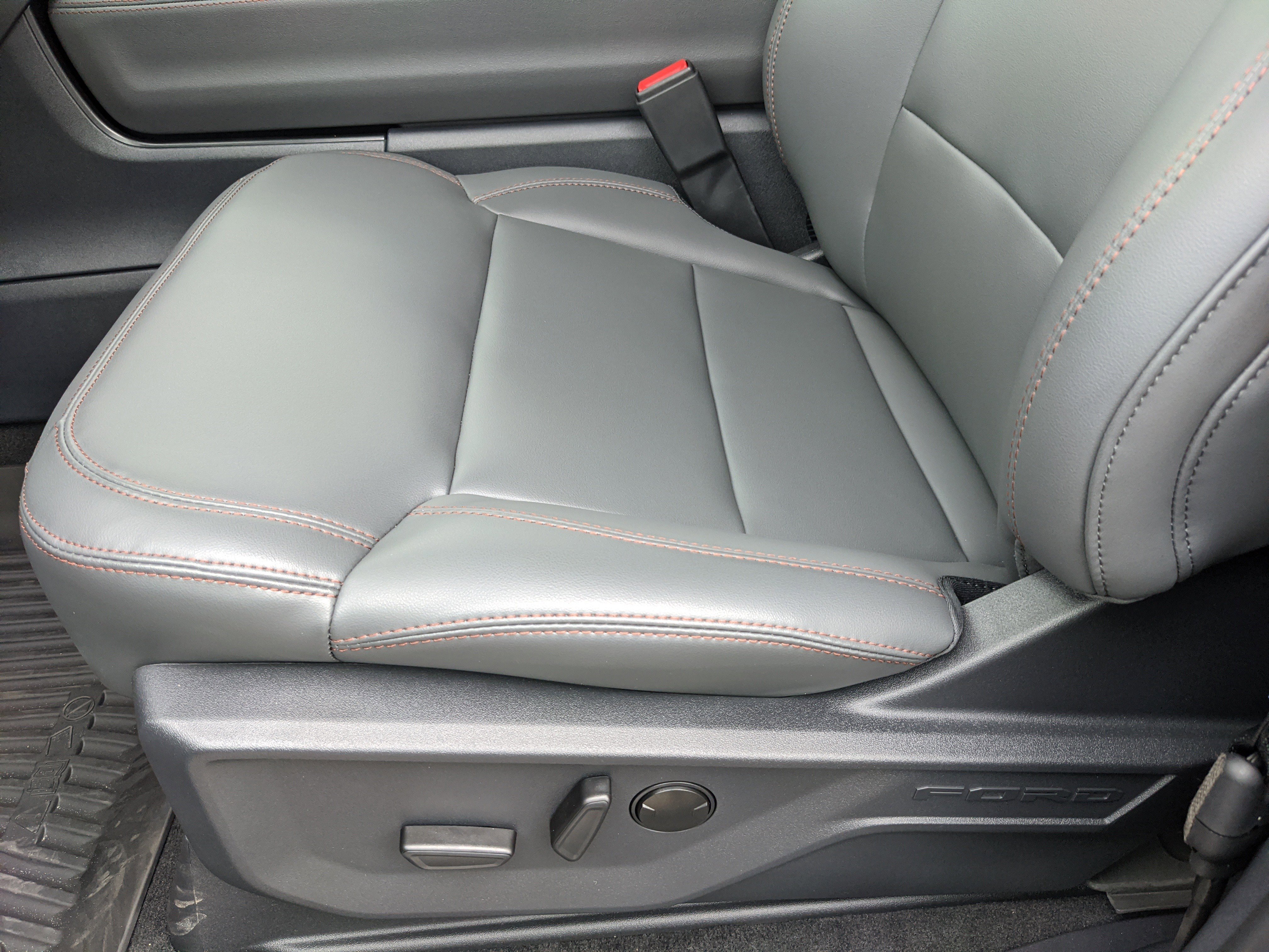 New 2025 Ford Expedition Active image 19