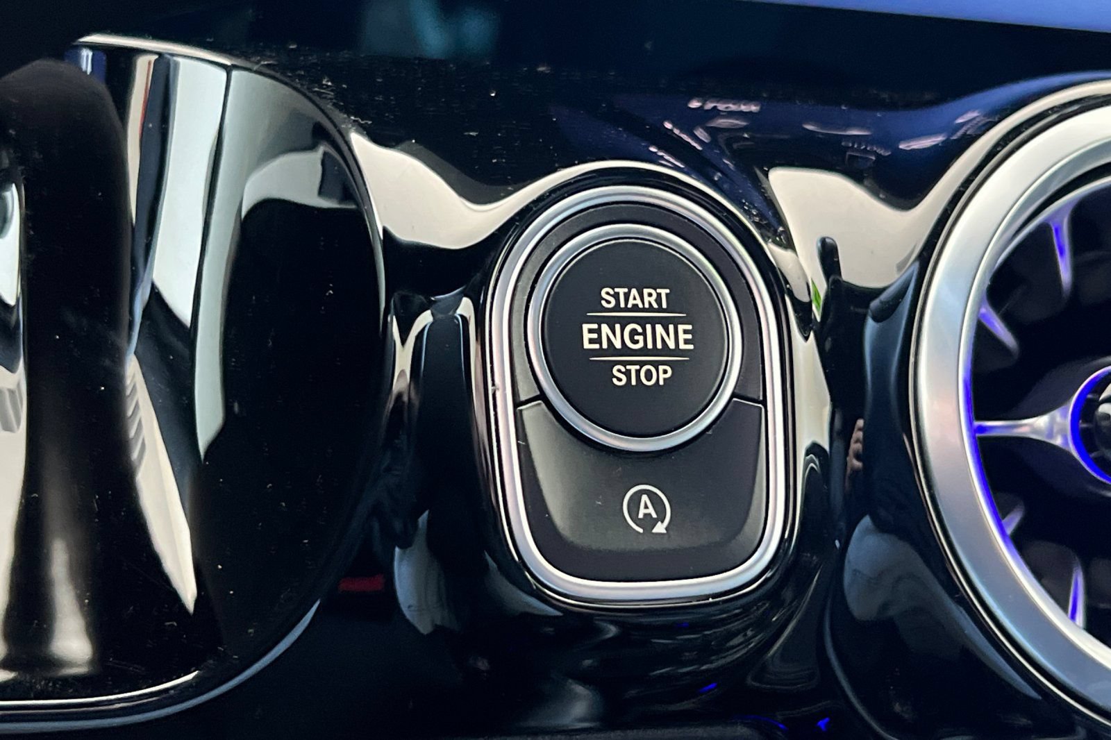 Certified 2025 Mercedes-Benz GLA 250 4MATIC image 28