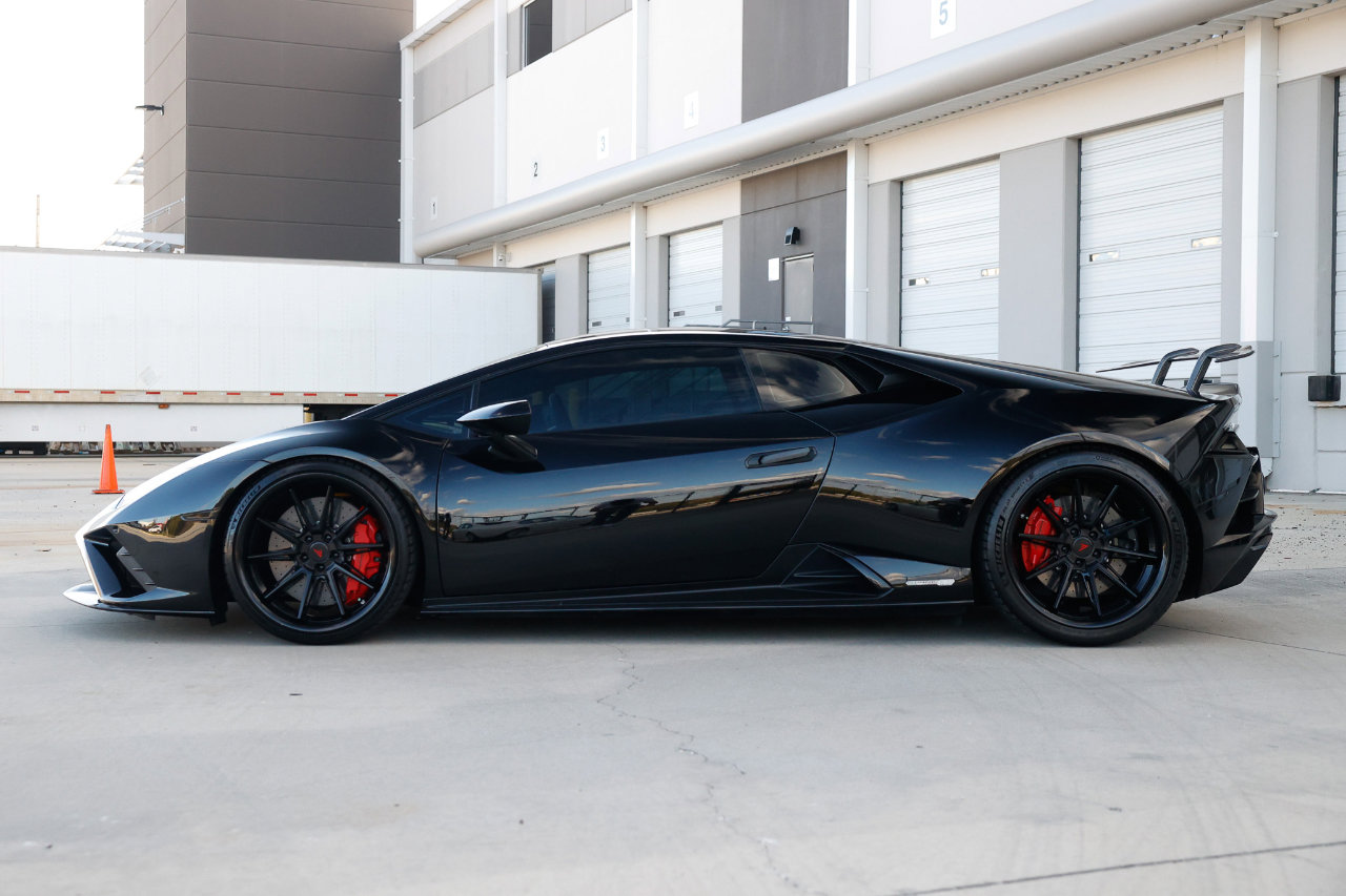 Used 2020 Lamborghini Huracan EVO image 4