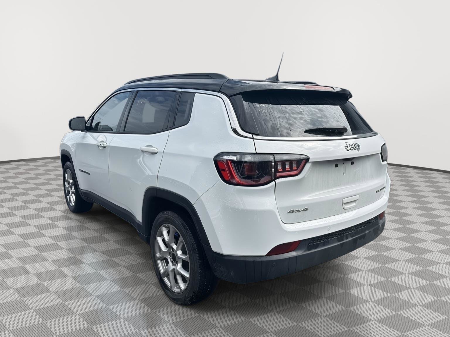 Used 2025 Jeep Compass Limited image 3