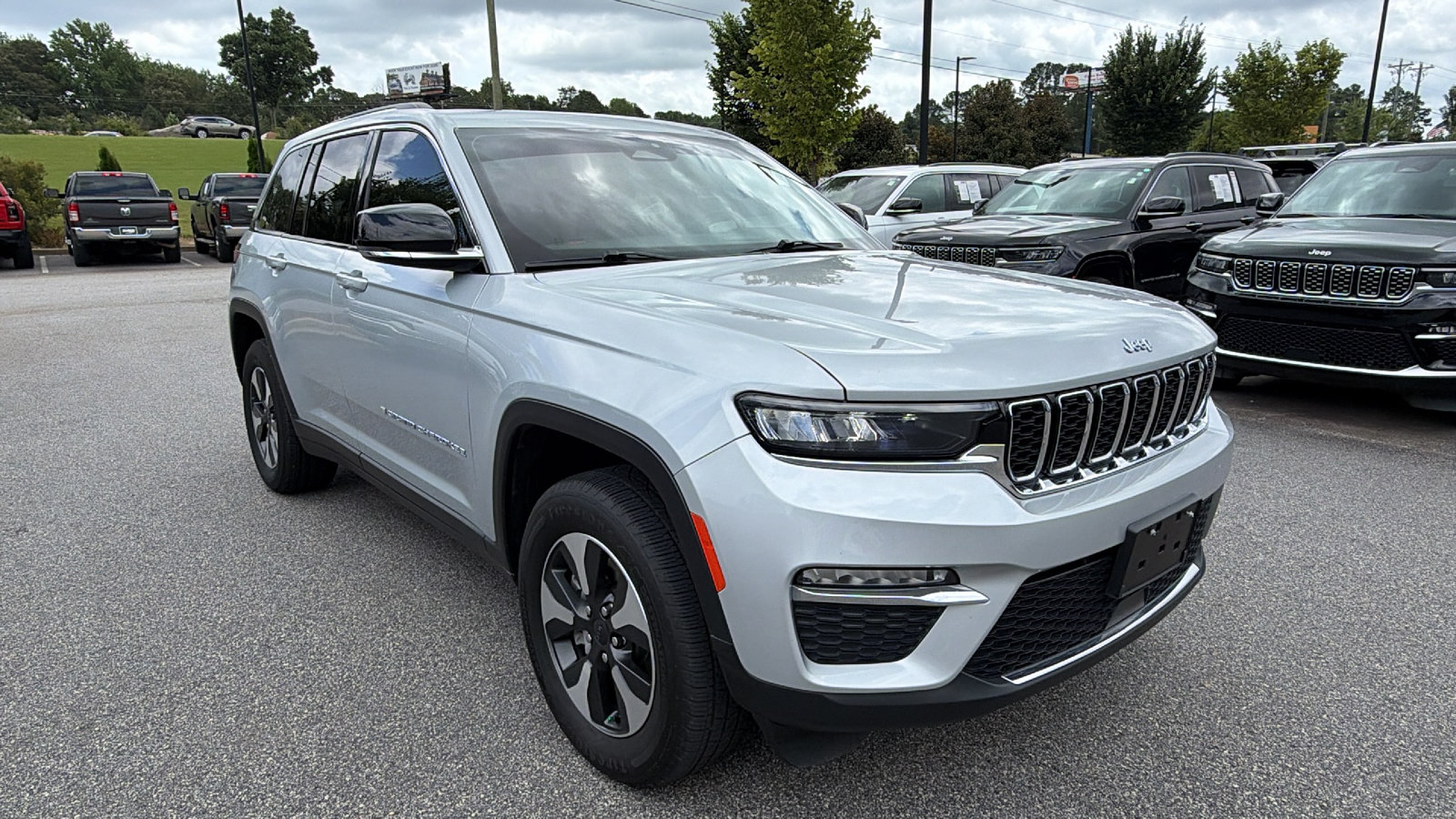 Used 2023 Jeep Grand Cherokee 4WD 4xe image 5