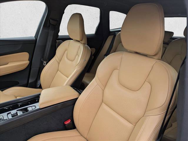 Used 2023 Volvo XC60 B5 Ultimate image 16