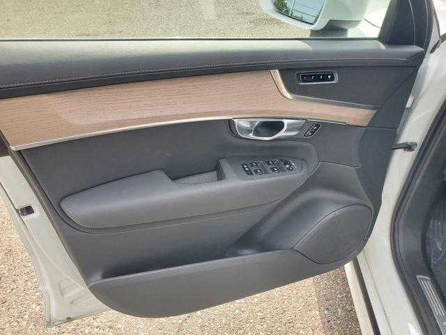 Certified 2025 Volvo XC90 B6 Plus AWD/4WD image 10