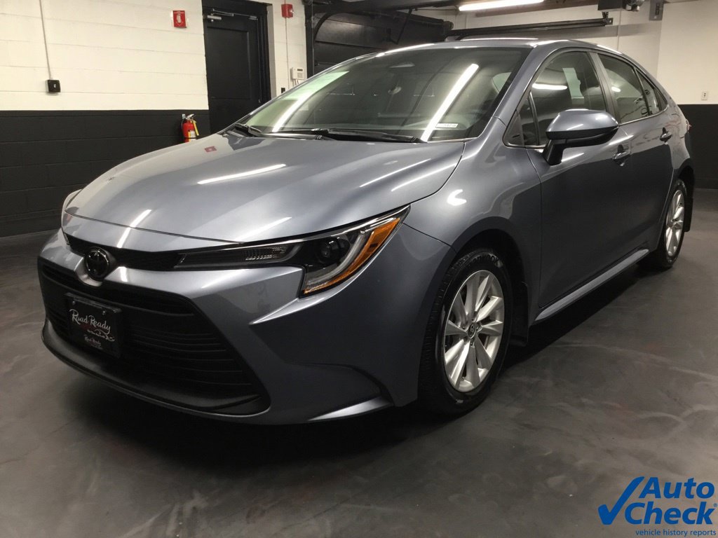 Used 2025 Toyota Corolla LE w/ LE Premium Package FWD image 5