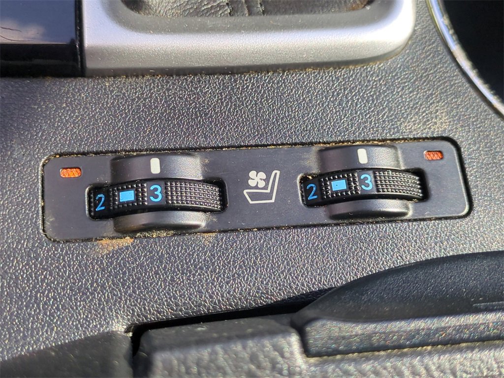 Used 2017 Toyota Highlander Limited image 24