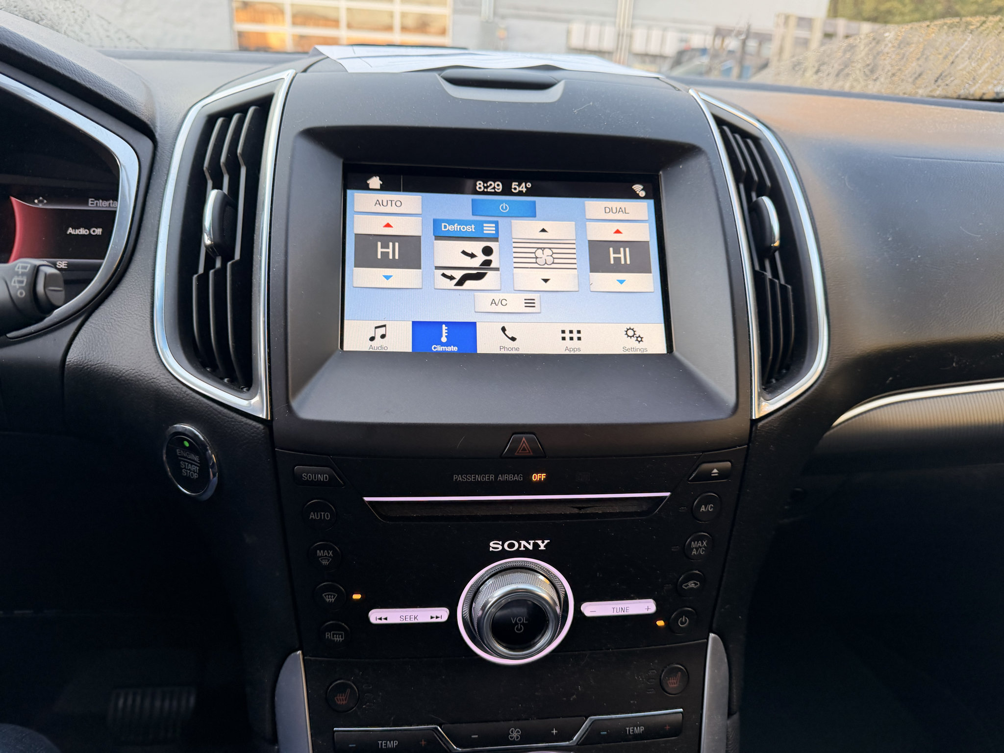 Used 2018 Ford Edge Titanium FWD image 11