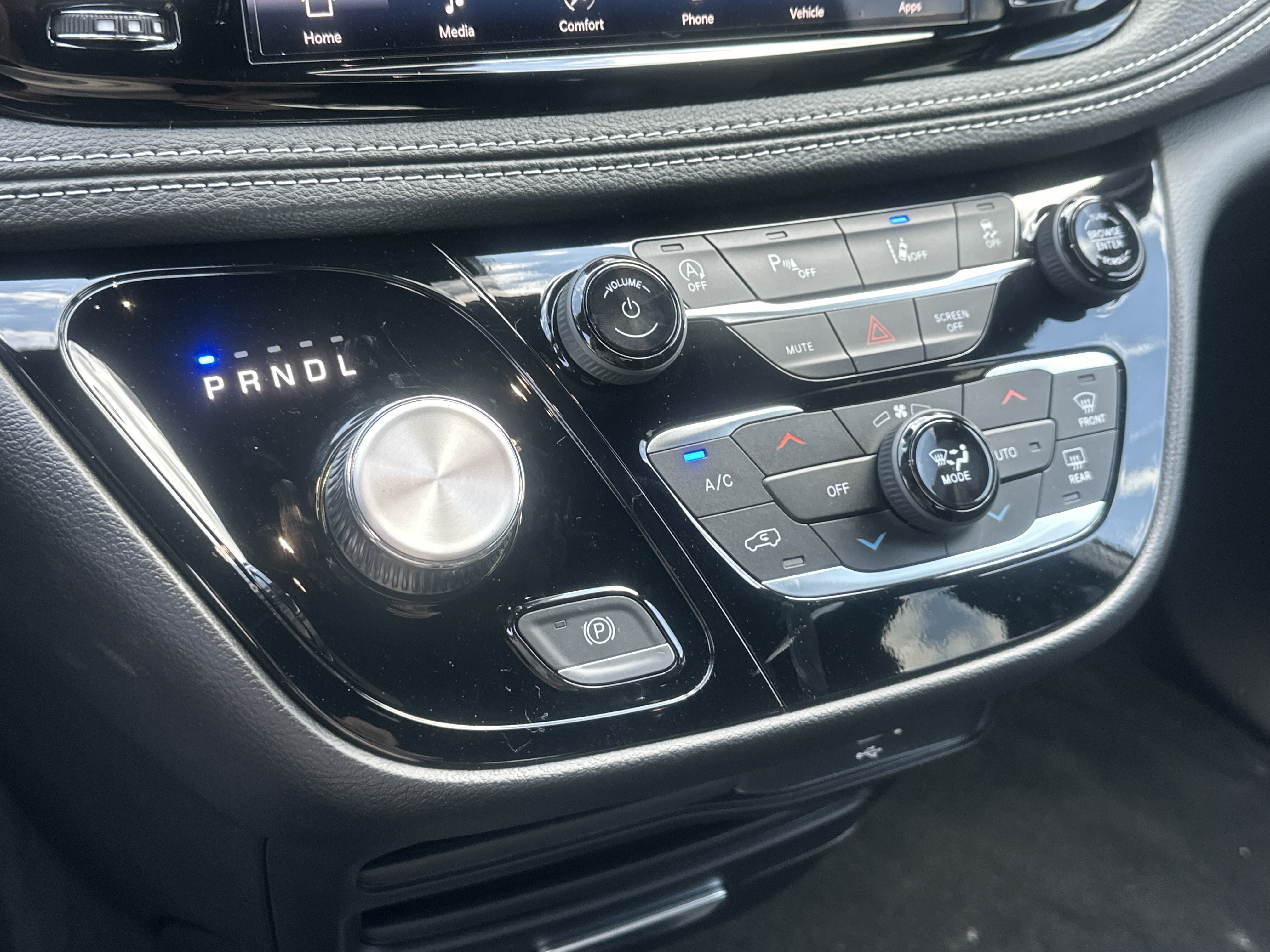 New 2027 Chrysler Pacifica Select FWD image 4