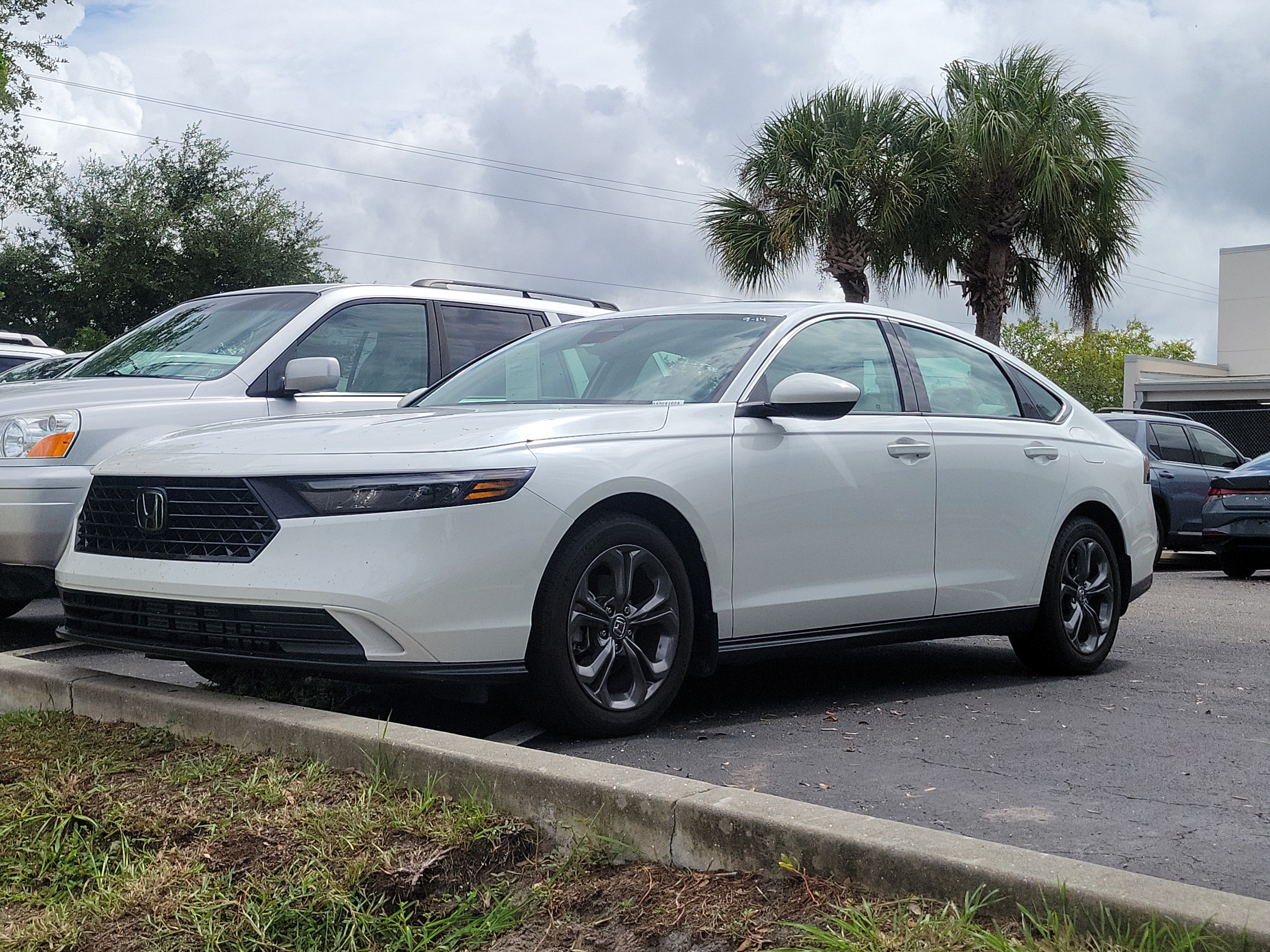 Used 2024 Honda Accord EX image 2