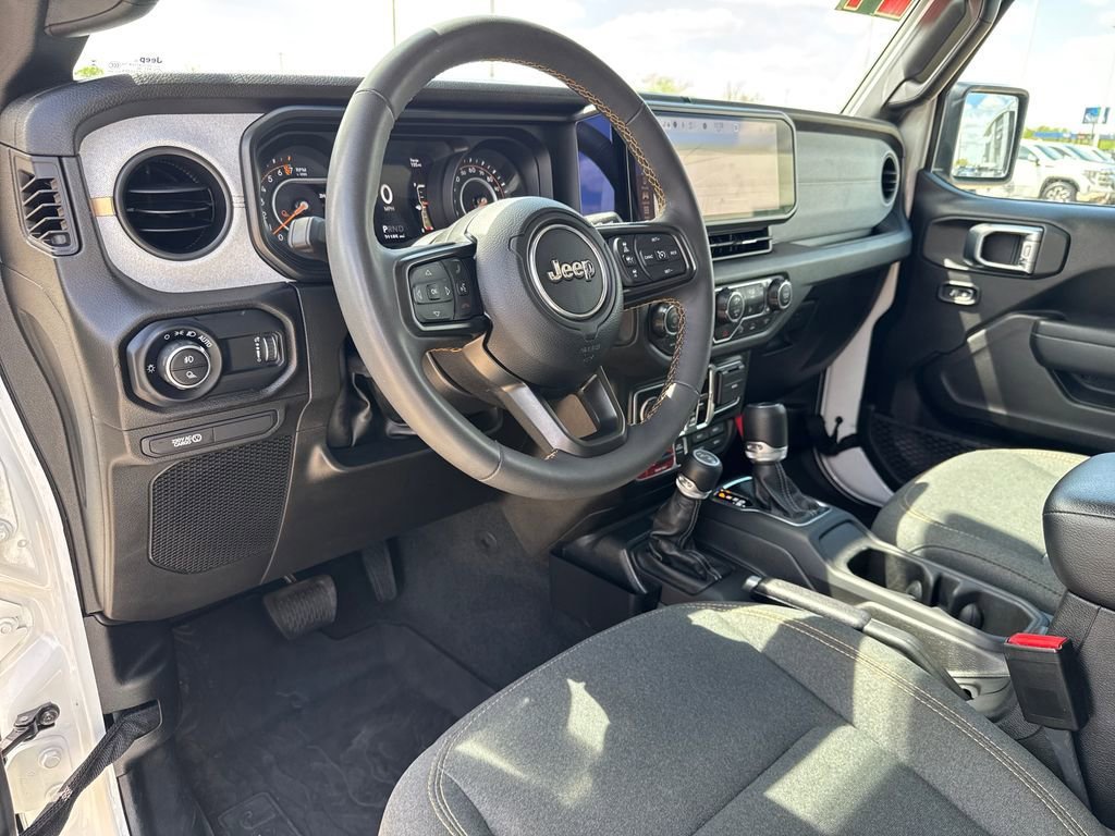 Used 2024 Jeep Gladiator Sport AWD/4WD image 13