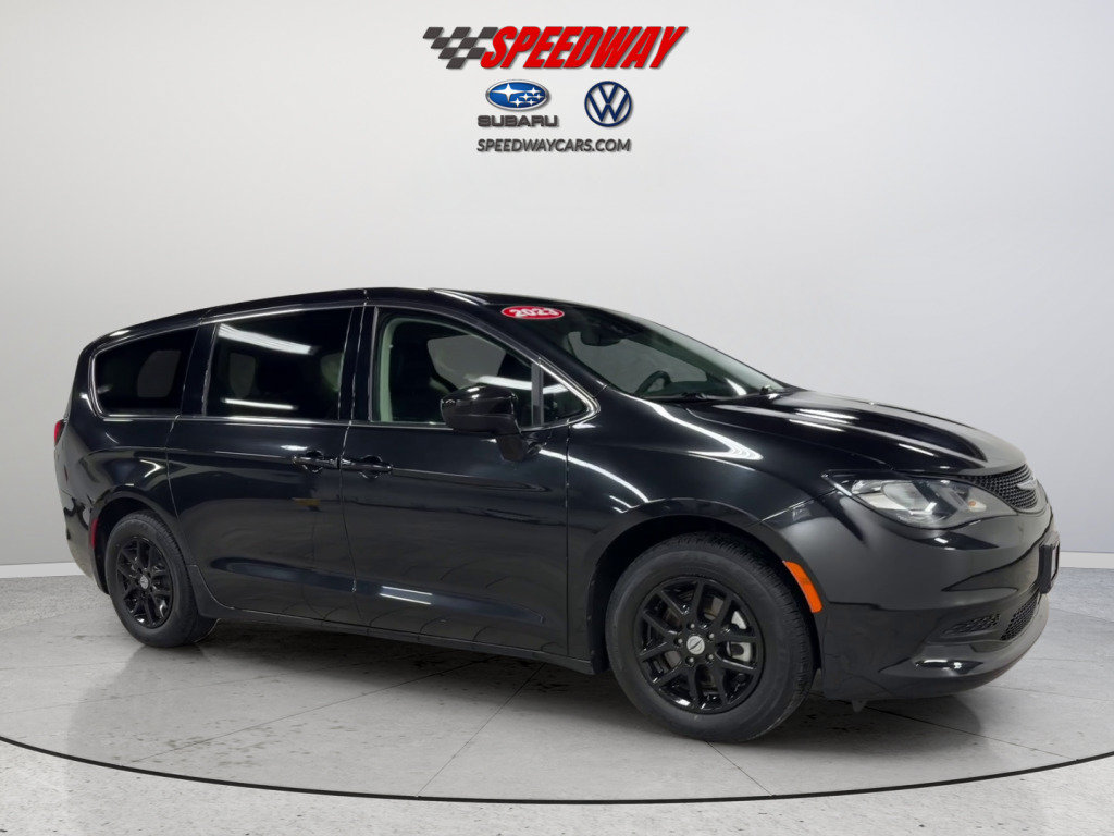 Used 2023 Chrysler Voyager LX FWD image 3