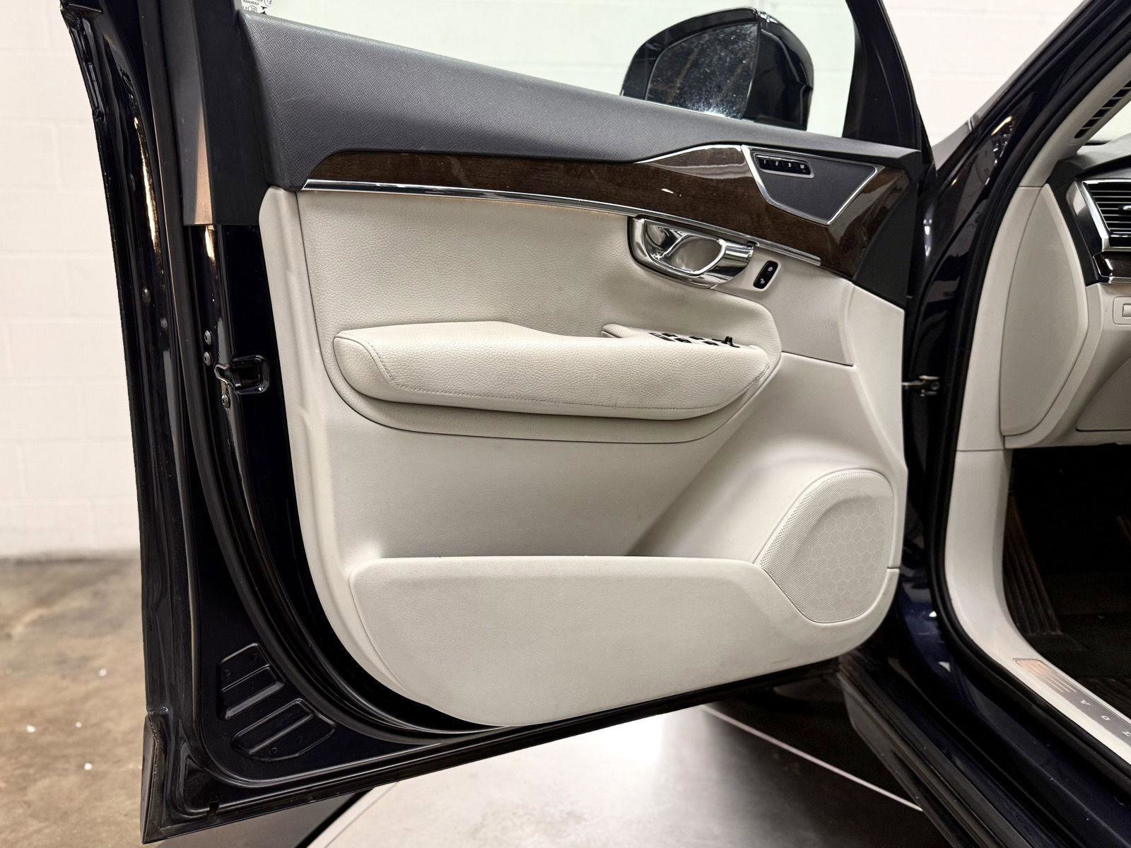 Used 2016 Volvo XC90 T6 Momentum w/ Protection Package Plus AWD/4WD image 9