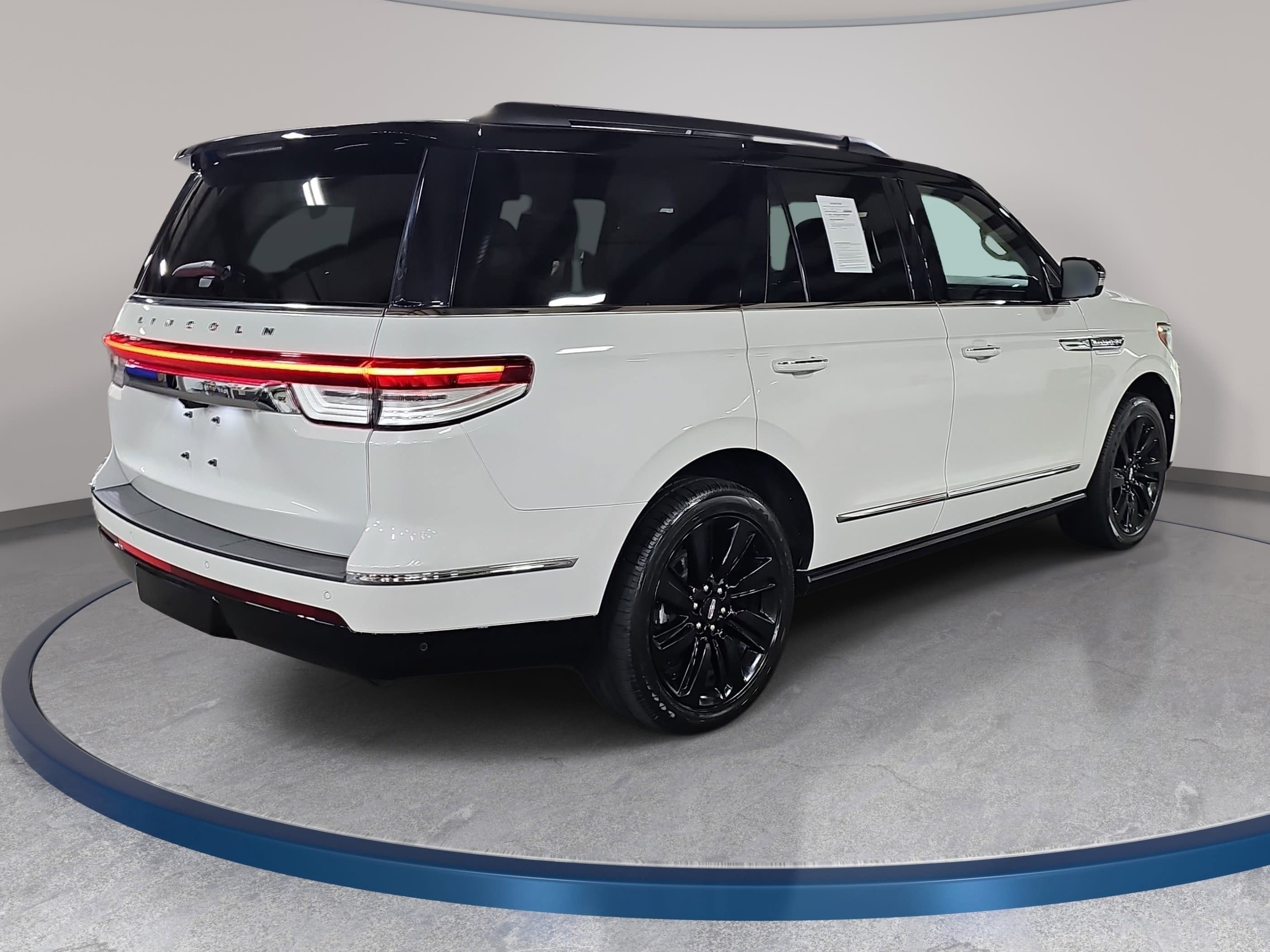 Used 2024 Lincoln Navigator Black Label AWD/4WD image 5