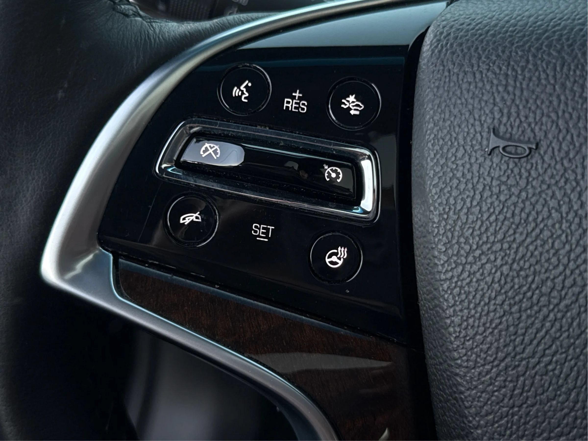 Used 2013 Cadillac XTS Premium FWD image 34