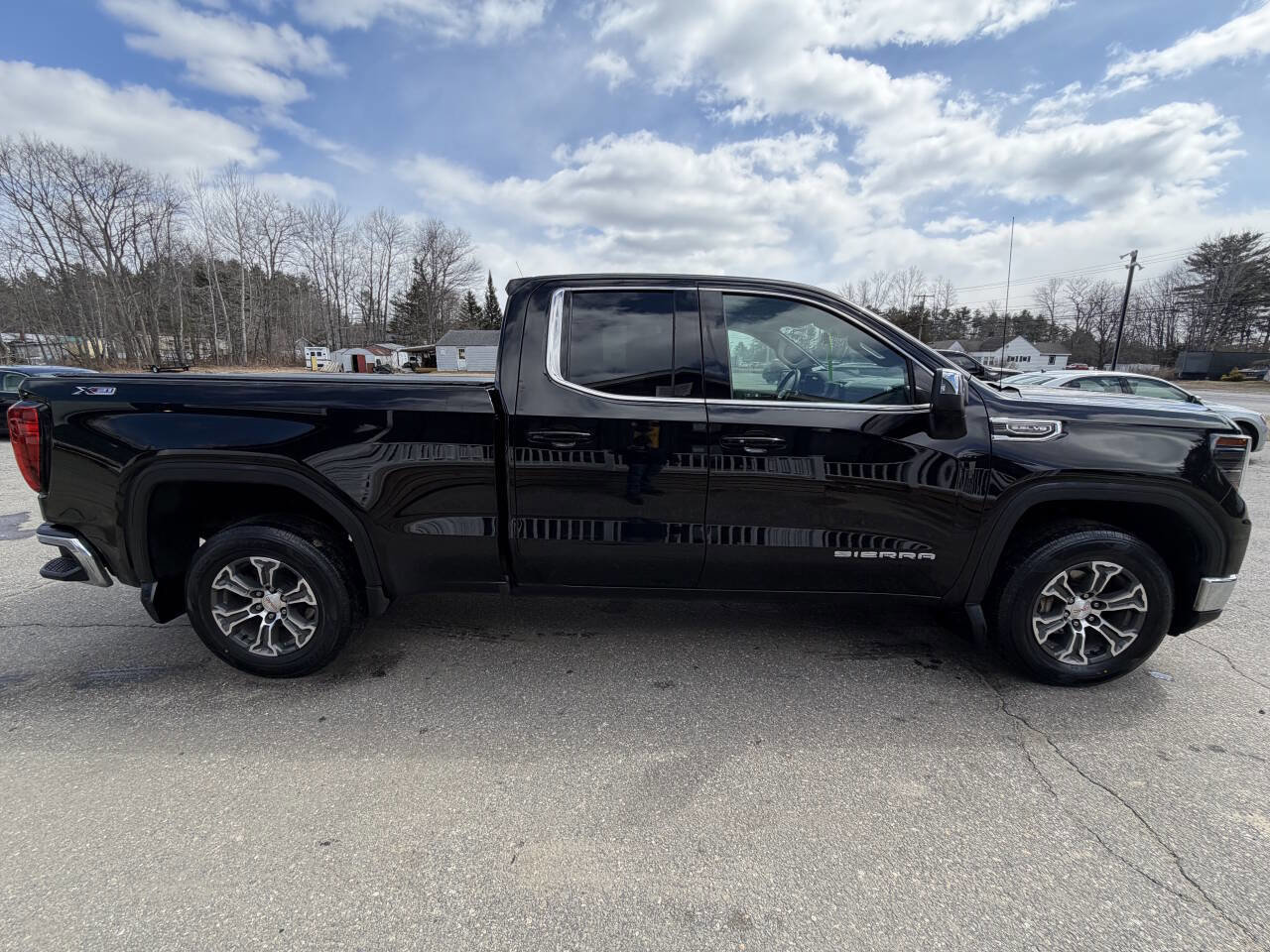 Used 2023 GMC Sierra 1500 SLE w/ X31 Off-Road Package image 11