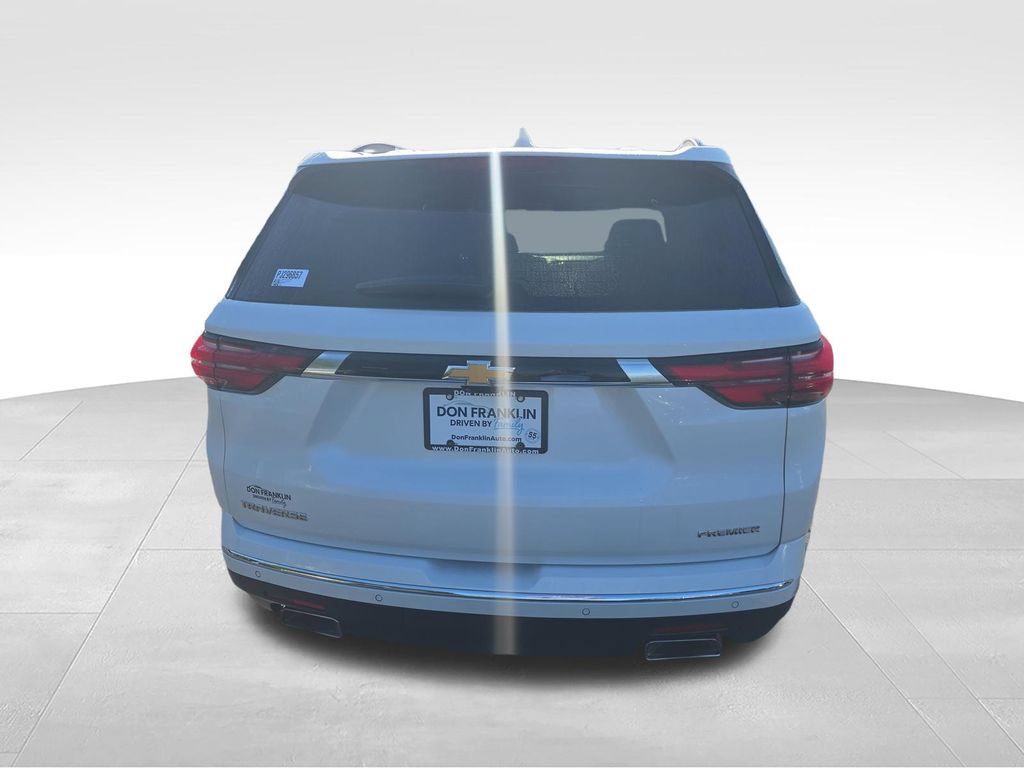 Used 2023 Chevrolet Traverse Premier FWD image 4
