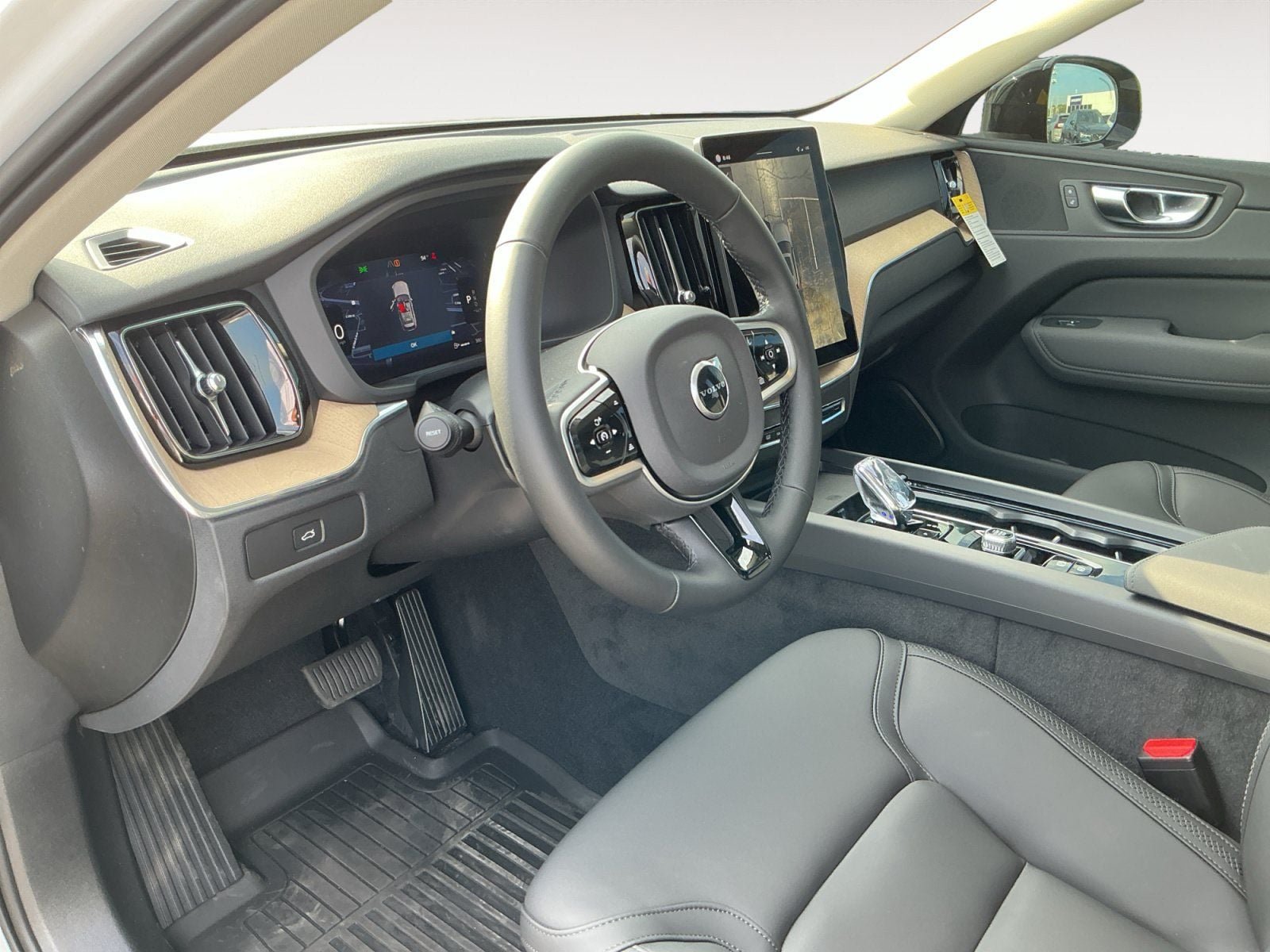 New 2026 Volvo XC60 B5 Plus w/ Protection Package Premier AWD/4WD image 10
