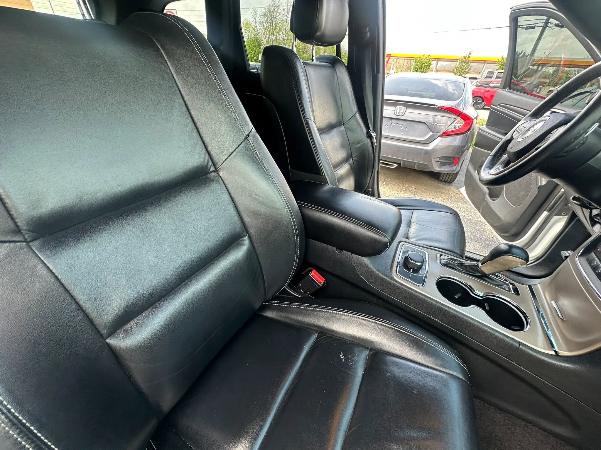 Used 2017 Jeep Grand Cherokee Limited image 28