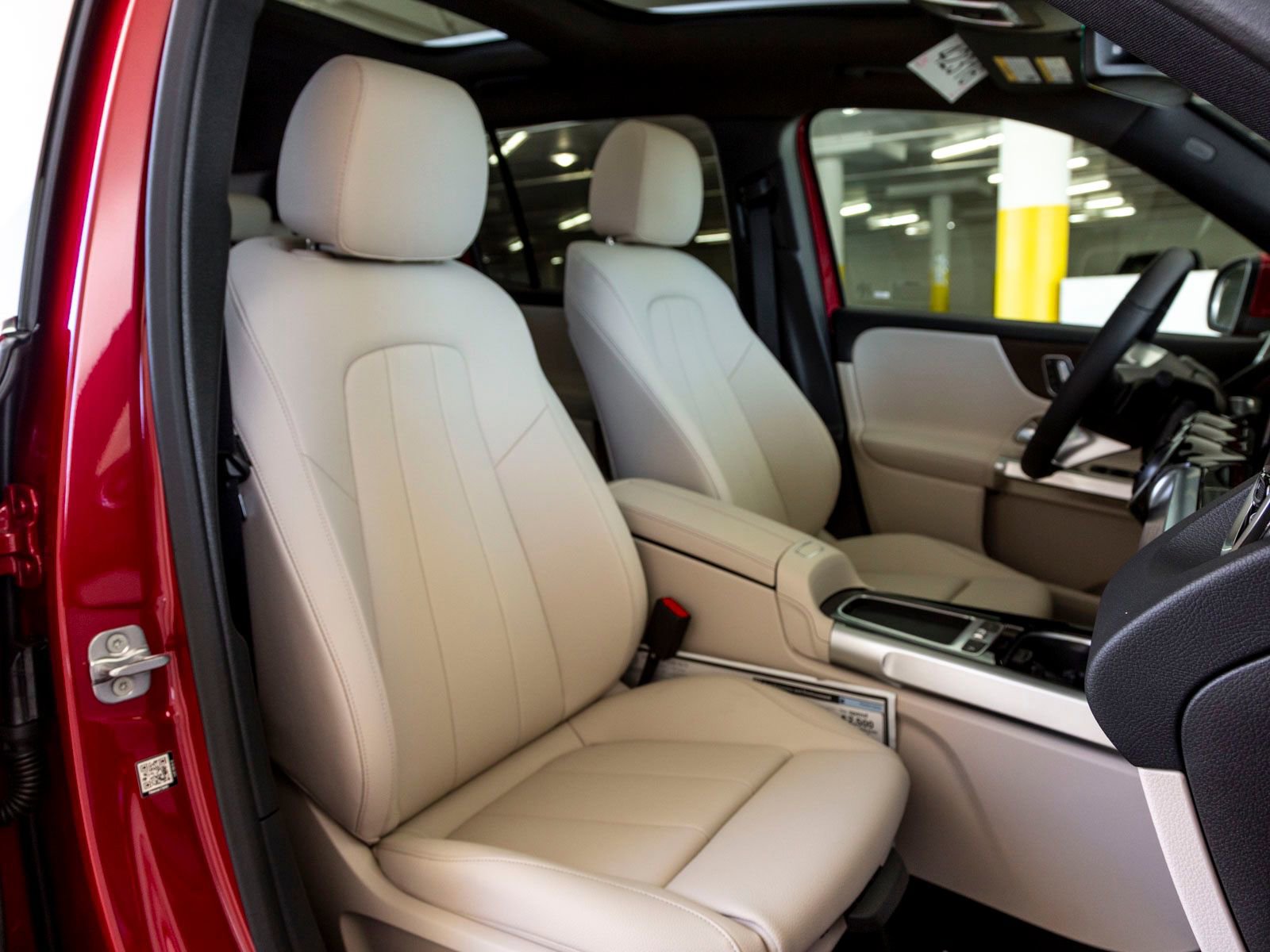 Used 2026 Mercedes-Benz GLB 250 image 31