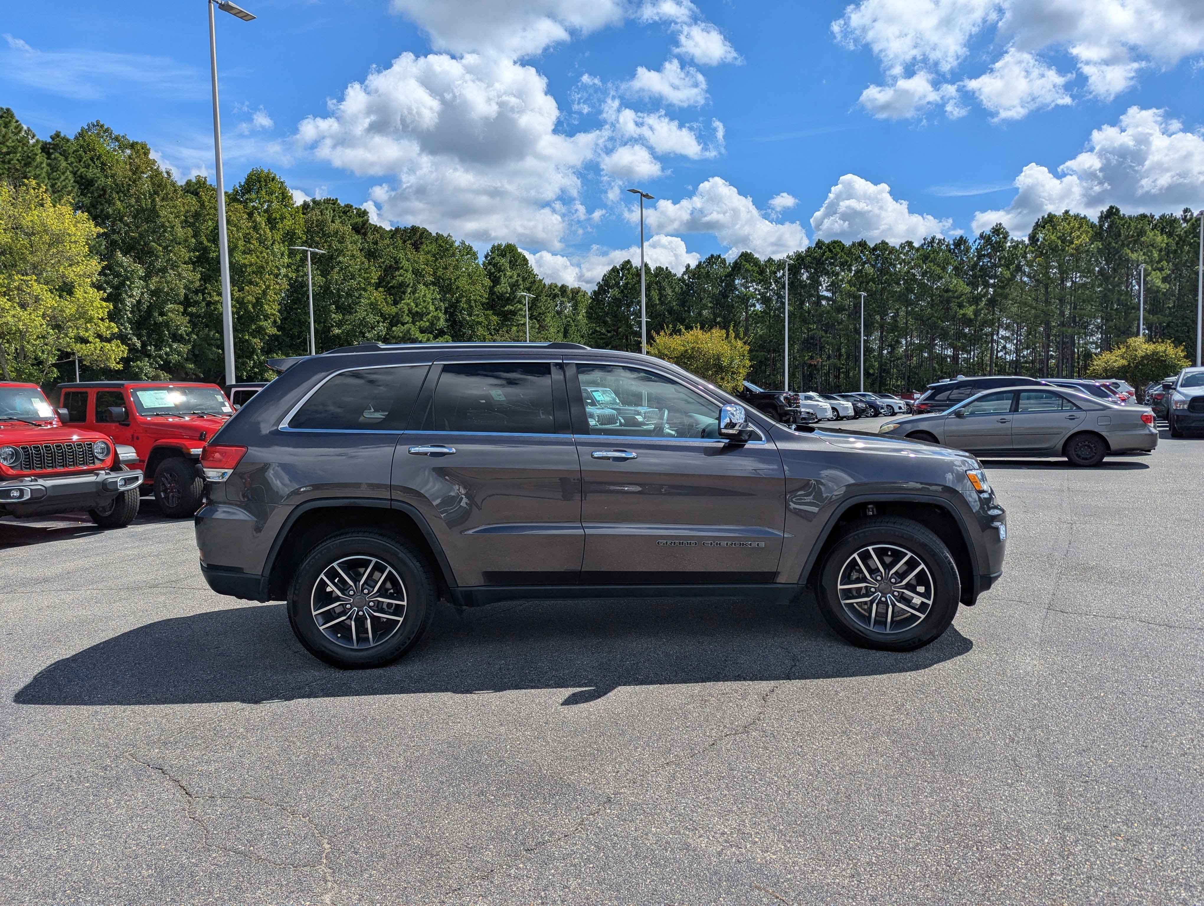 Used 2019 Jeep Grand Cherokee Limited image 4