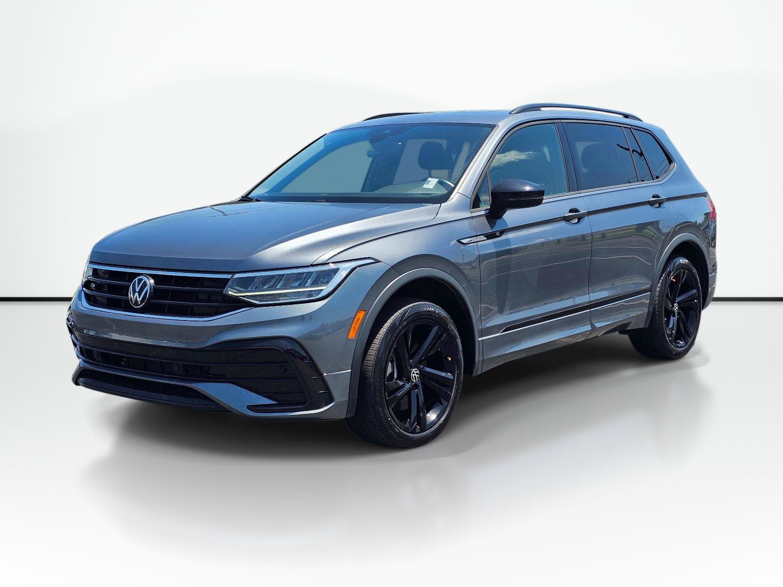 Used 2024 Volkswagen Tiguan SE R-Line