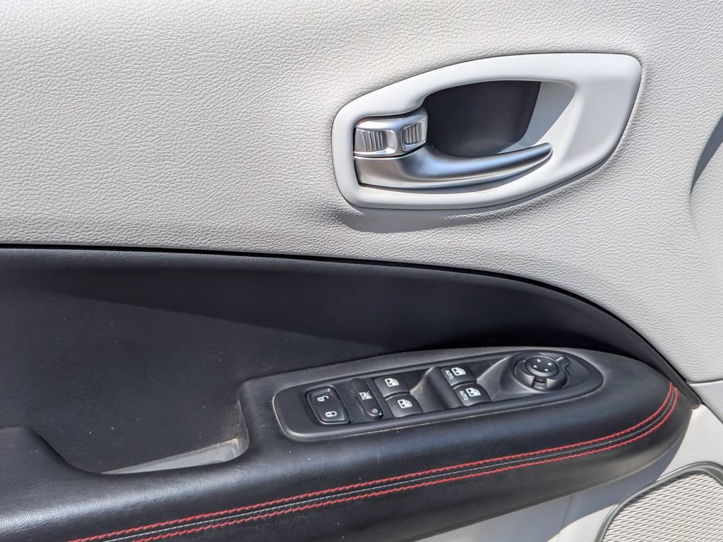 Used 2018 Jeep Compass Limited w/ Safe & Security Group FWD image 23