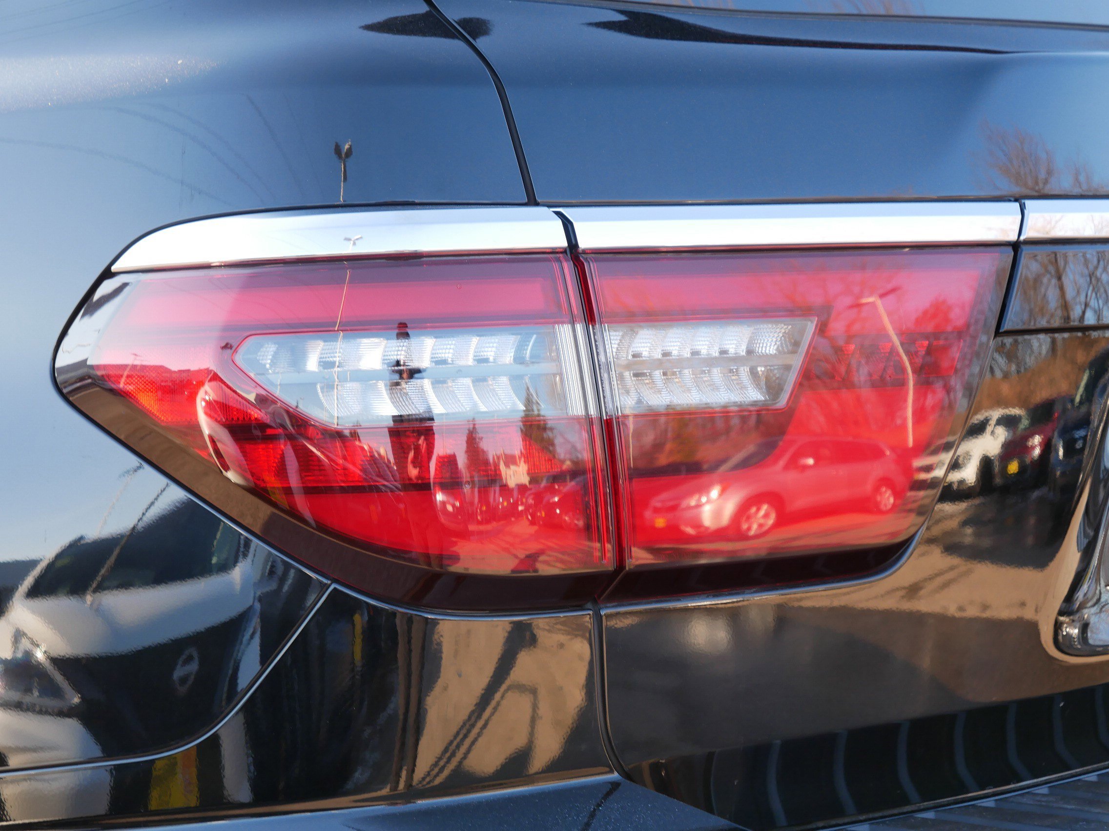 Certified 2024 Nissan Armada SL w/ Captain's Chairs Package image 17