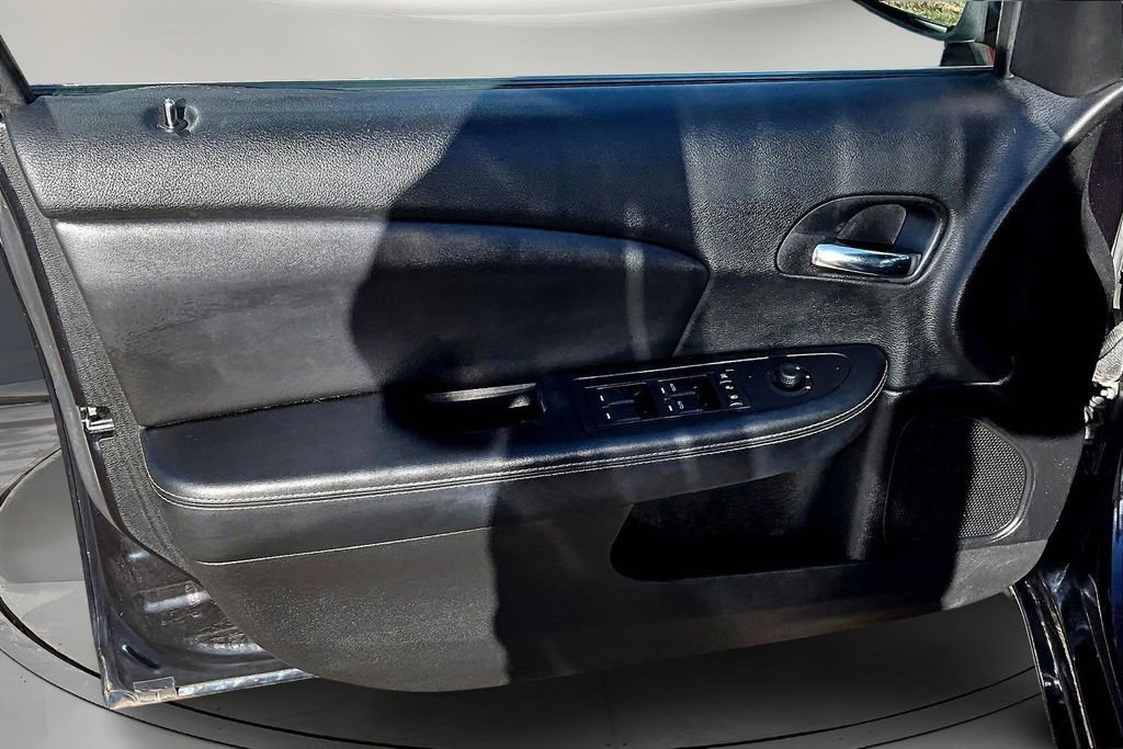 Used 2011 Chrysler 200 Limited FWD image 17