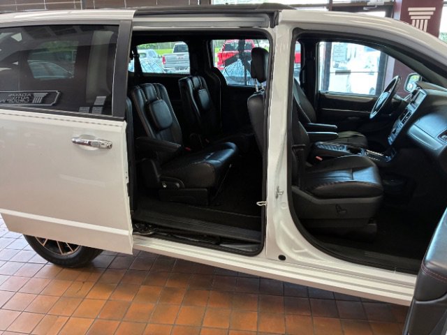 Used 2019 Dodge Grand Caravan GT image 32