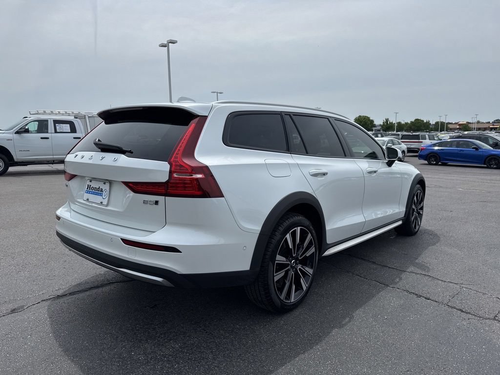 Used 2025 Volvo V60 B5 Cross Country Ultra w/ Climate Package AWD/4WD image 7