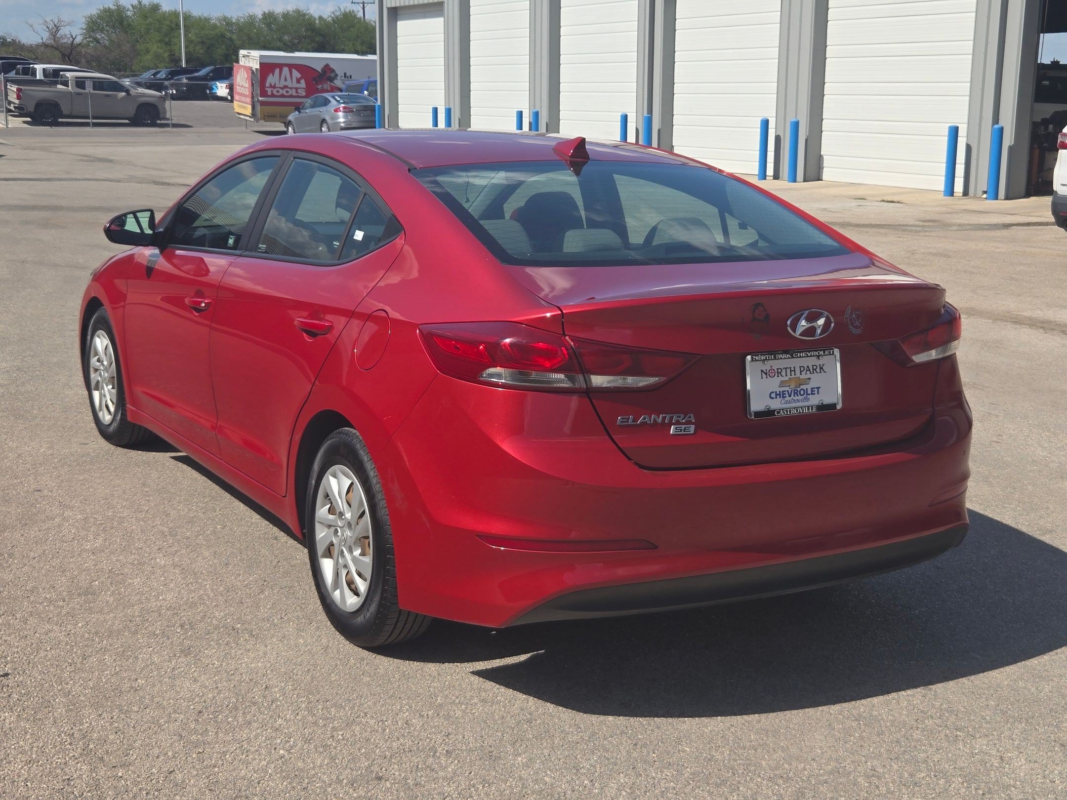Used 2018 Hyundai Elantra SE w/ SE Connectivity Package 04 FWD image 5