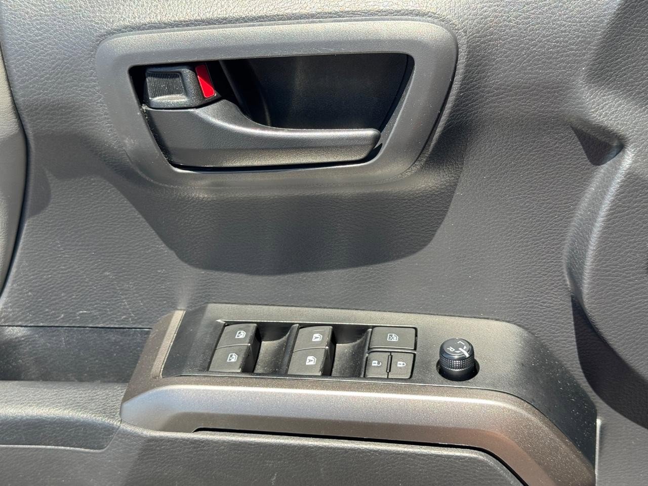 Used 2023 Toyota Tacoma SR5 AWD/4WD image 24