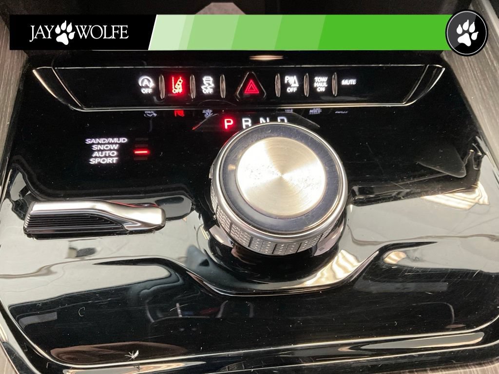 Used 2024 Jeep Wagoneer Series II AWD/4WD image 18