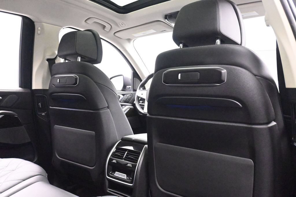 Used 2024 BMW X7 xDrive40i w/ Premium Package AWD/4WD image 21