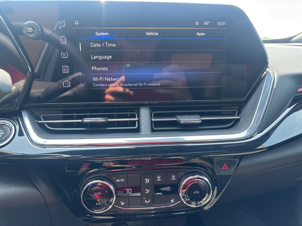 Used 2025 Chevrolet Trax RS w/ Sunroof Package image 25